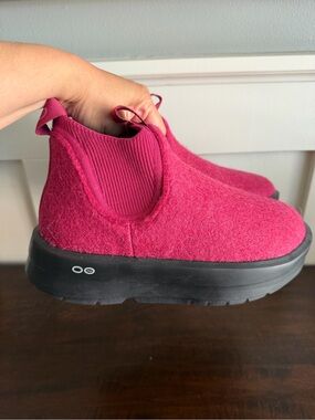 OOFOS OOMEGA Rose Red Londoner Recovery Boots Womens Size 9